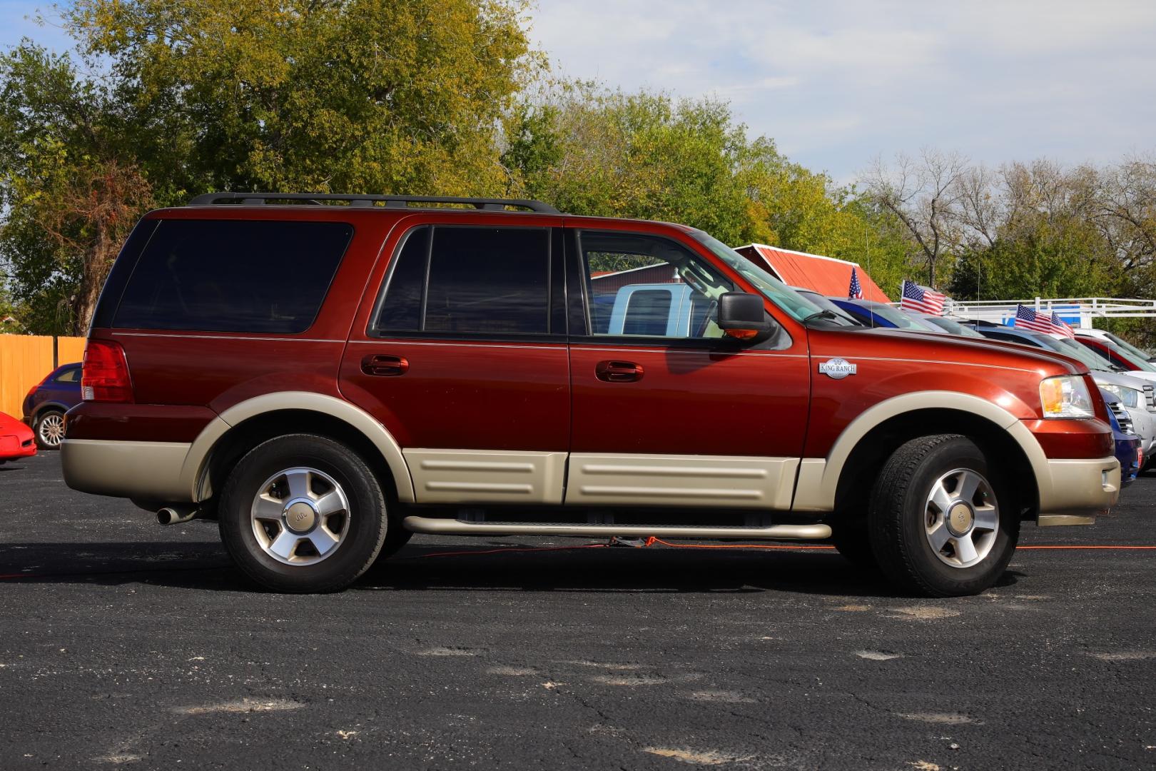 2006 RED FORD EXPEDITION Eddie Bauer 2WD (1FMFU17526L) with an 5.4L V8 SOHC 16V engine, 4-SPEED AUTOMATIC transmission, located at 420 E. Kingsbury St., Seguin, TX, 78155, (830) 401-0495, 29.581060, -97.961647 - Photo#3